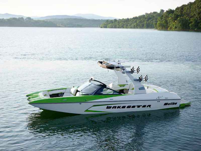 wakeboard boat