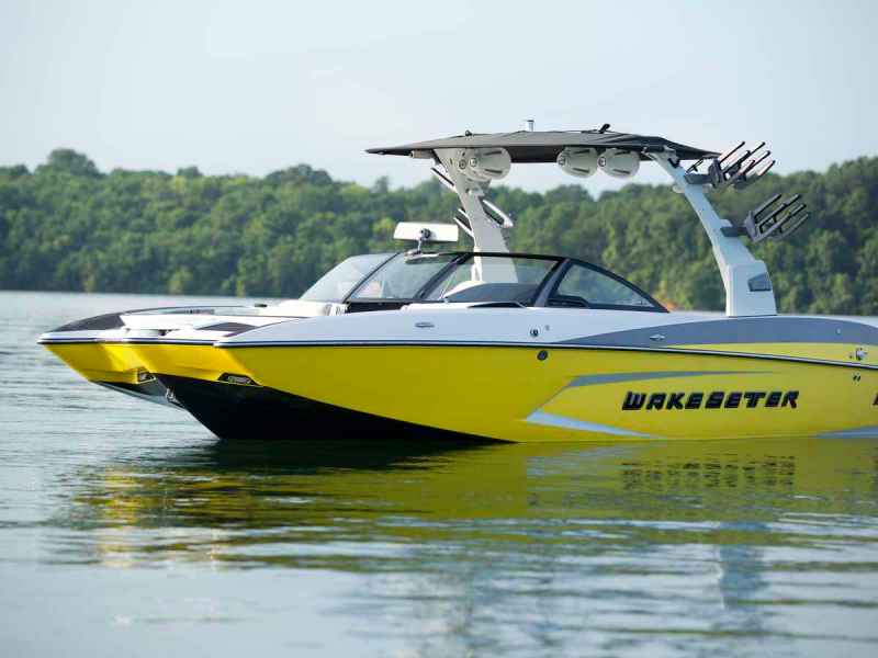 wakeboard boat