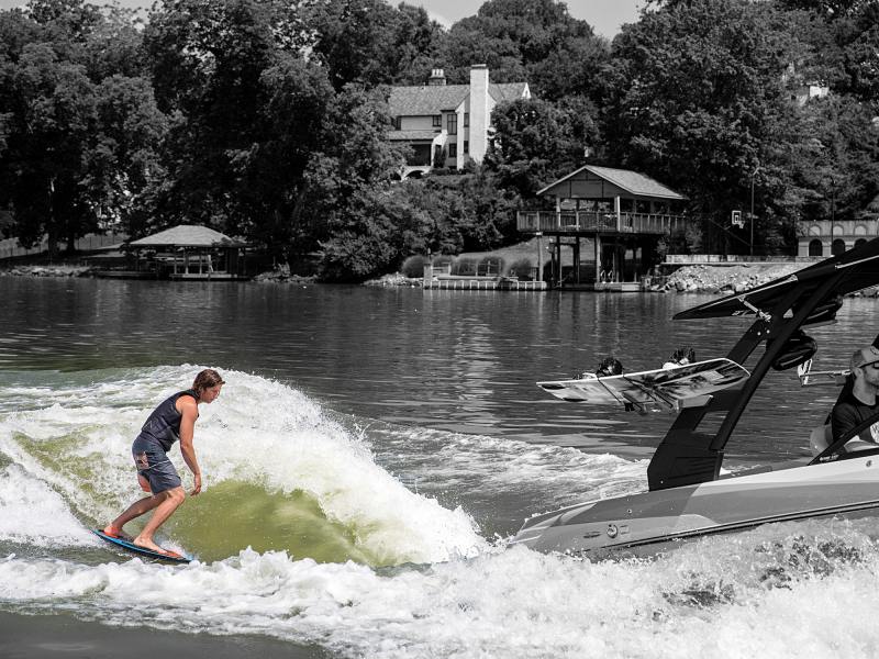 wakesurfing boat