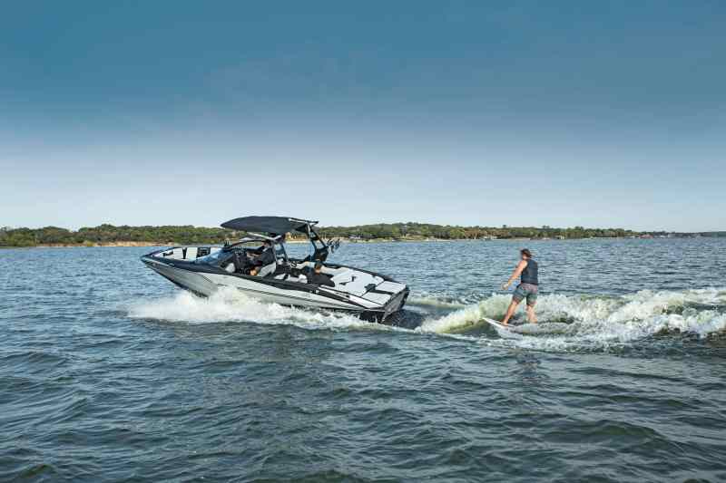 Supreme ZS232 wakesurfing