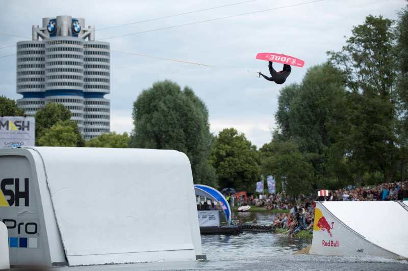 Dominik Guhrs wakeboarding