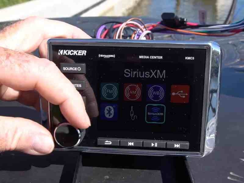 BTG0422-KICKER-KMC3 KICKER KMC3 head unit