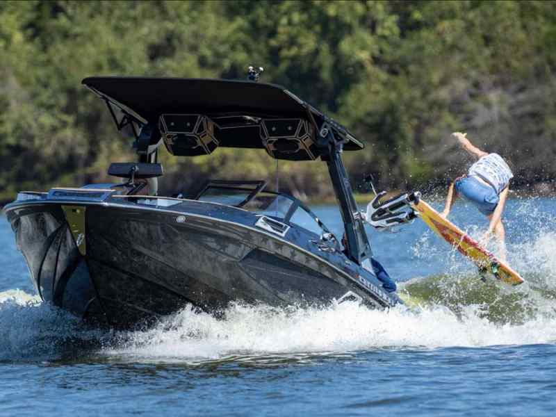 WKB1022-Centurion 2022 Centurion World Wake Surfing
