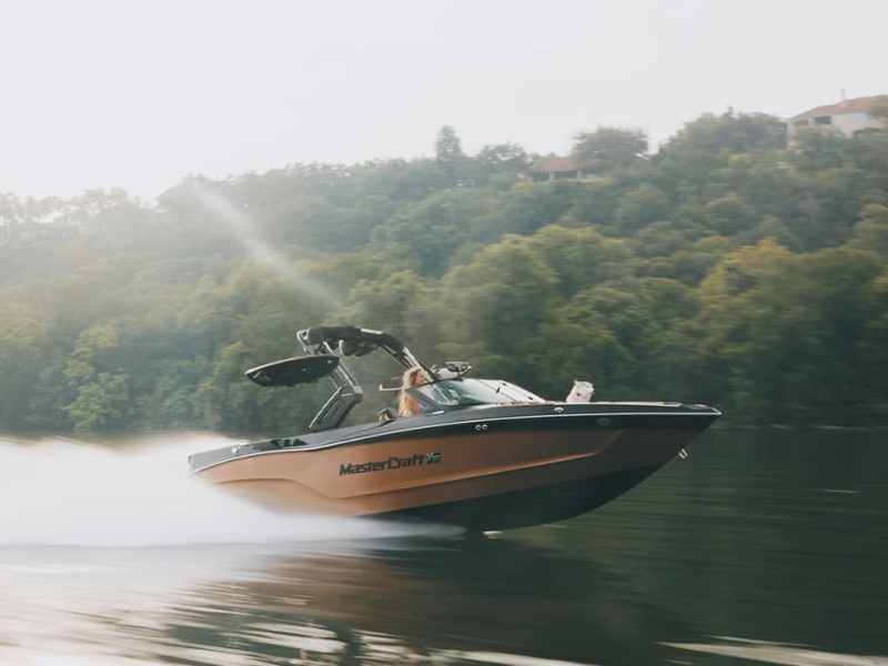 WKB0723-VLP-MC-Kidd 2024 MasterCraft Ashley Kidd Edition XT23 on the water