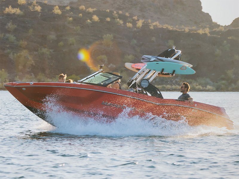 WKB725-MC-Rinker MasterCraft boat on the lake