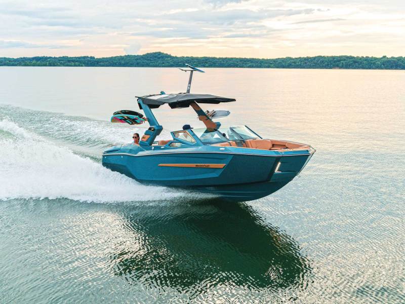 BTGBG26-WSP-MasterCraft-X24-01 MasterCraft X24 on a glassy lake