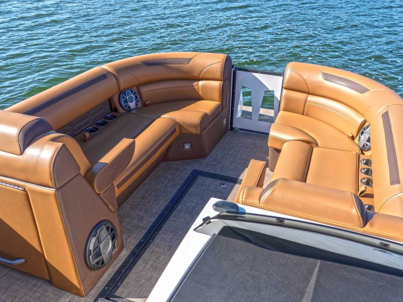 Montara EVO 25 bow seating