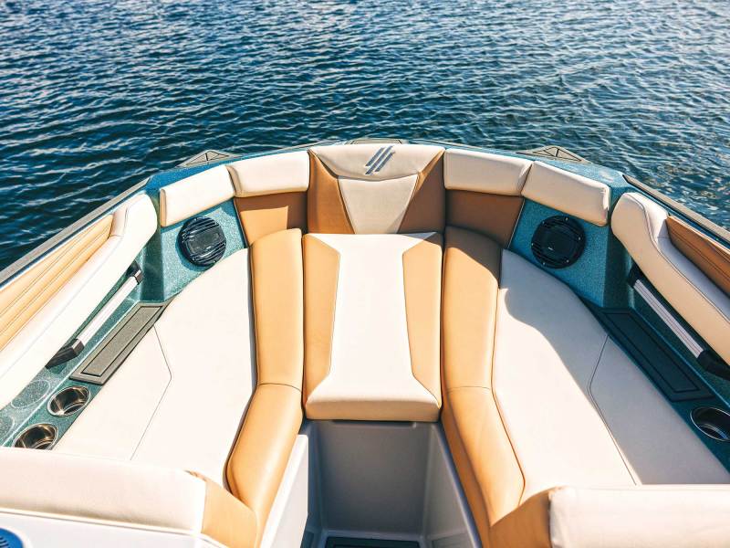 ATX 22 Type-S bow seating