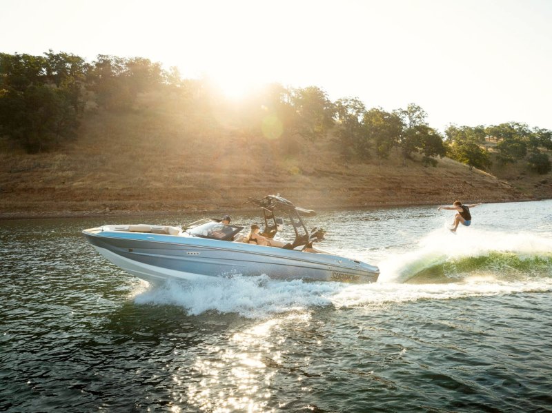 Supreme S240 on the lake